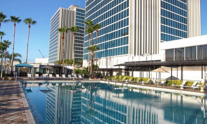 Florida Center Hotel | DoubleTree by Hilton at the Entrance to Universal Orlando