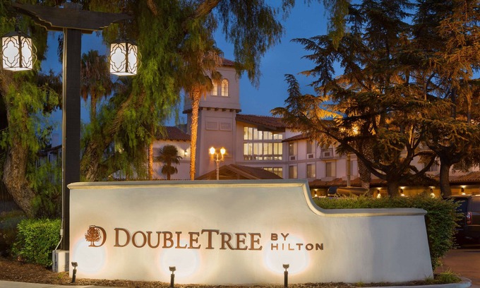 Campbell Hotel | Doubletree by Hilton Campbell - Pruneyard Plaza