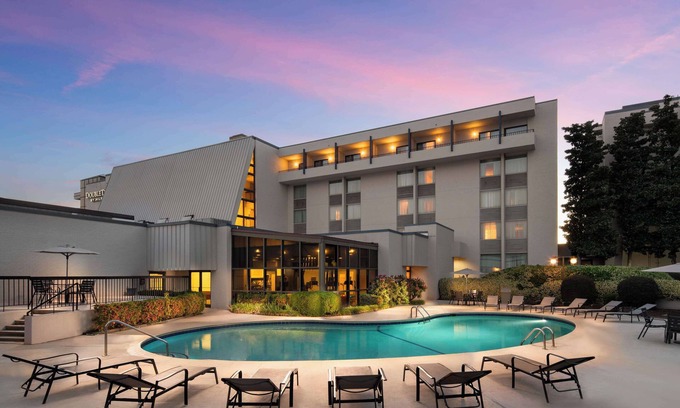 Seven Oaks Hotel | Doubletree by Hilton Columbia, SC