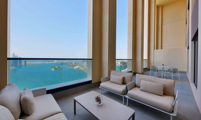 Al Majaz Hotel | DoubleTree by Hilton Sharjah Waterfront Hotel & Residences