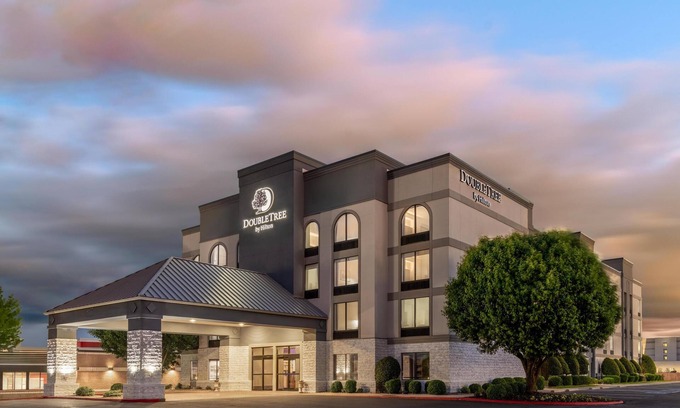 Bentonville - Fayetteville Hotel | DoubleTree by Hilton Springdale