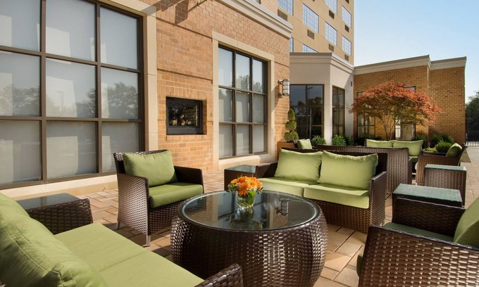 Dulles Town Center Hotel | DoubleTree by Hilton Sterling - Dulles Airport