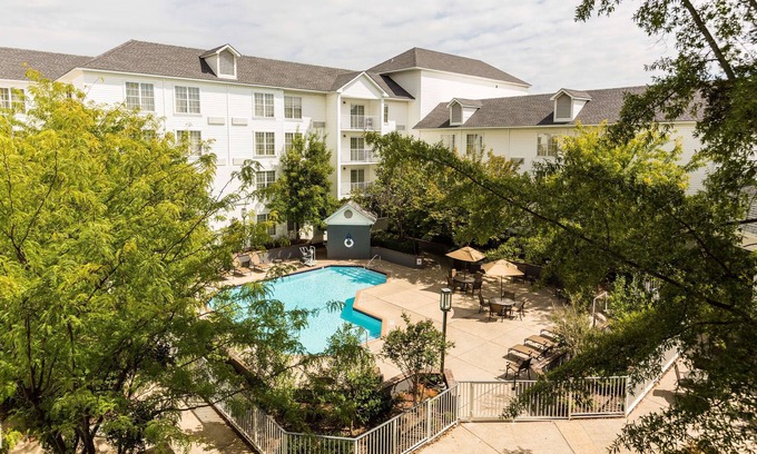 Durham Hotel | DoubleTree Raleigh Durham Airport at Research Triangle Park