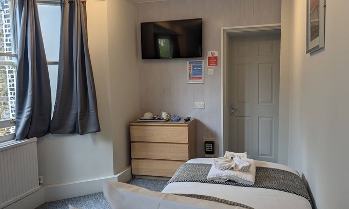 Dover House | Dover Town Rooms (Single Room 4)