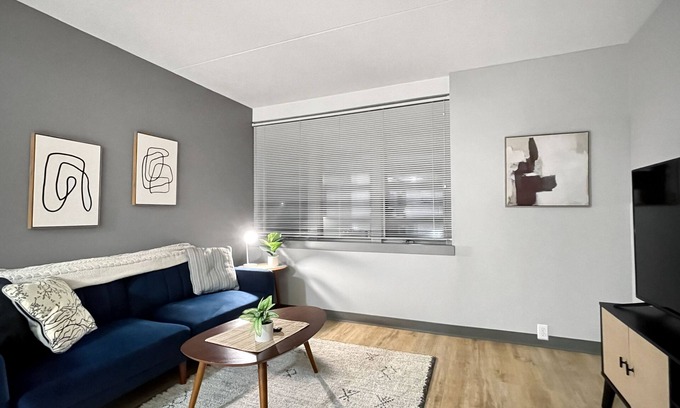 Downtown Des Moines Apartment | Downtown 1BR Gem Steps Away from Wells Fargo