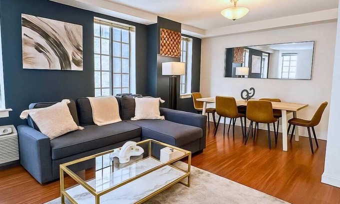 Center City Apartment | Downtown 2BR/2BA by Love Park & Convention Center