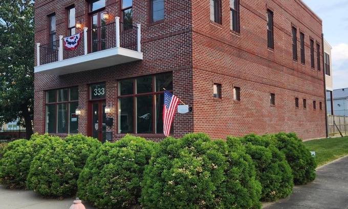 Paducah Condo | DOWNTOWN 2ND FLOOR LUXURIOUS CONDO 3 BLOCKS OFF BROADWAY IN A QUIET NEIGHBORHOOD