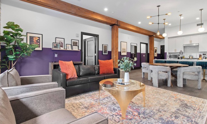 Central Business District Hotel | Downtown 3 Blocks from Superdome 4BD/4BA ,2 Queen Sleeper Sofa Connecting Unit Sleeps 12