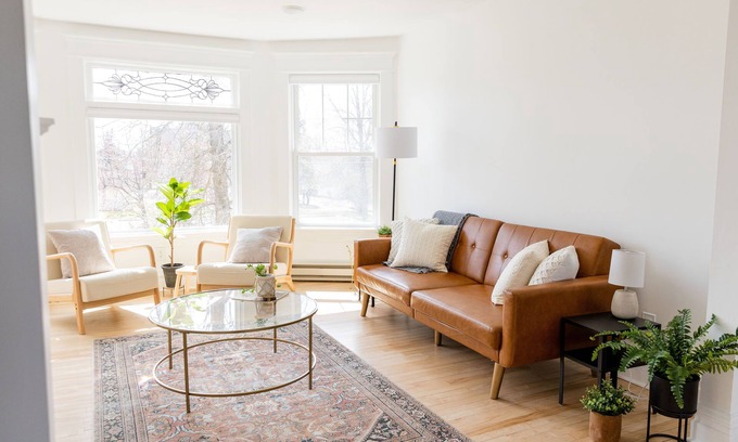 Grand Rapids Apartment | Downtown 3BR APT! Local to Shops, Breweries & More!