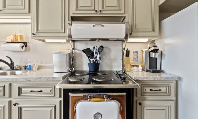 West Central Apartment | Downtown Apt by Parkview Field w/Free Parking