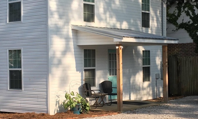 Carrollton House | Downtown Carrollton - Backyard Bungalow