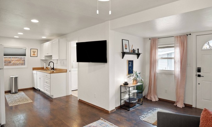 Garden District House | Downtown CDA Tiny House-Walk to the Lake