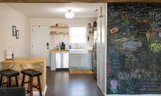 North Charleston Apartment | Downtown Centrally Located Park Circle 2 bed - Walk to Riverfront!