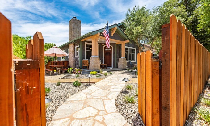 Paso Robles House | Downtown Craftsman Style home is Colorful and Comfy, Walk to Everything!