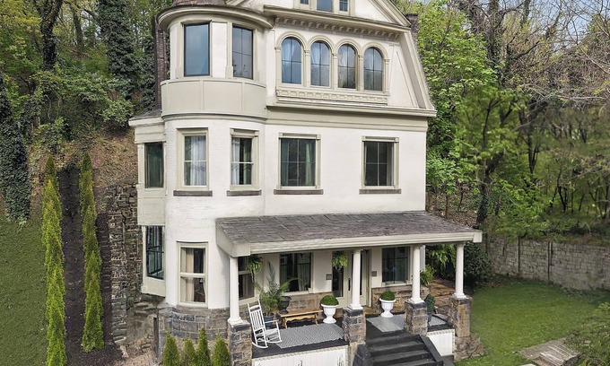 Oakland House | Downtown Estate! Can sleep up to 24!