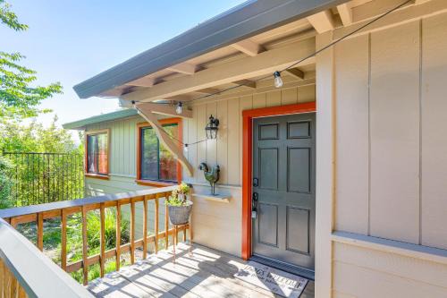 Fair Oaks House | Downtown Fair Oaks Home about 15 Mi to Sacramento!