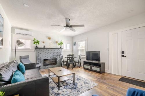 Historic Uptown Apartment | Downtown Hideaway 1-Bedroom Bungalow