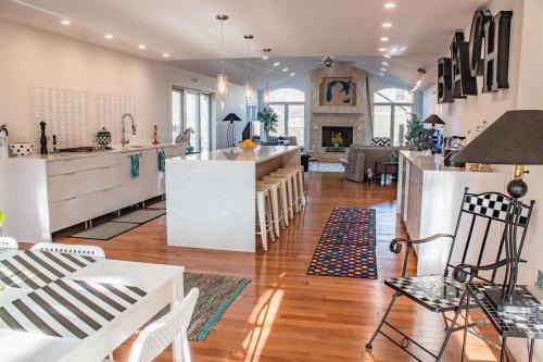 New Buffalo House | Downtown Hideaway