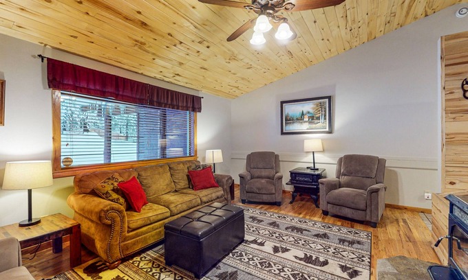 McCall Cabin | Downtown home with covered deck and firepit for s'mores - walk everywhere