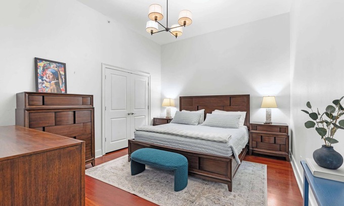 Historic District - North Apartment | Downtown Loft- Steps away from Plant Riverside!