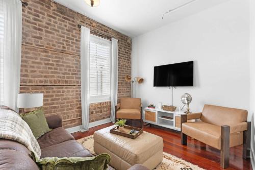 Historic District - North Apartment | Downtown Loft- Steps away from Plant Riverside!