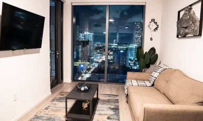 Overtown Apartment | Downtown Miami Getaway Modern Condo with Infinity Pool Access and Central Living