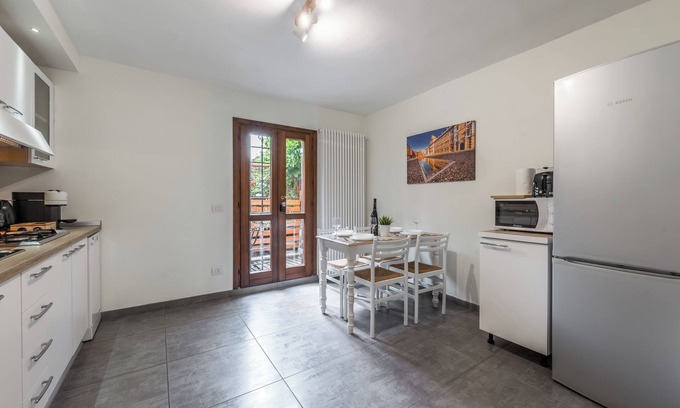 Old Town Apartment | [DOWNTOWN MODENA WITH PARKING AND SMALL GARDEN] AT THE MULEIN