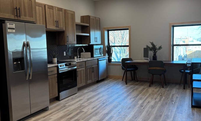 Norfolk Apartment | Downtown Norfolk Cozy Apartment - 2 Bedroom - Across from District Event Center