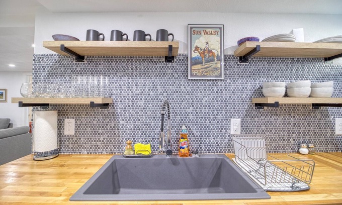 Twin Falls Apartment | Downtown Oasis! 2 bedroom w/office