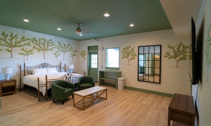 Biloxi Hotel | Downtown Ocean Springs Suite 210