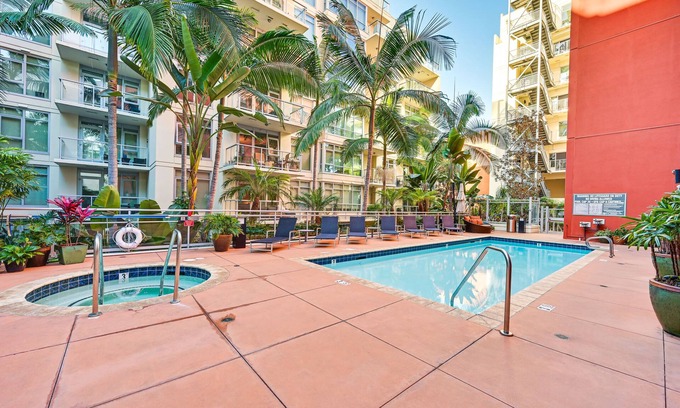 Downtown San Diego Condo | Downtown San Diego Condo w/Pool + Rooftop Access