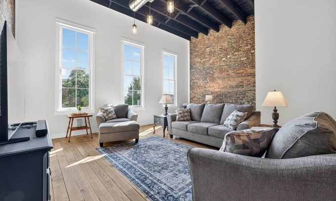 Fayetteville Apartment | Downtown View. Walk to Shops & Eats.