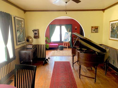 Lafayette House | Dr. Yaple's Art Deco House