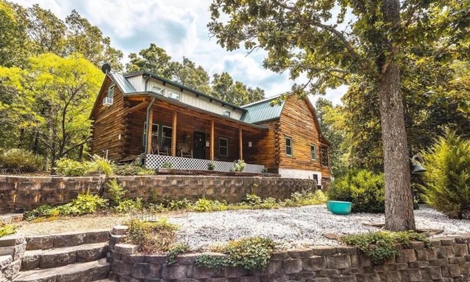 Camden County Cabin | Dragonfly Meadows Log Cabin nestled in the Ozarks