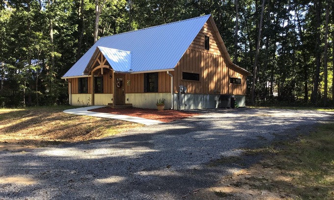 Rising Fawn Cabin | Dream Cabin with Hot Tub on Lookout Mountain