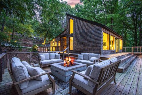 Mountain Creek House | Dream Retreat with Hot Tub, FirePit, Grill and only 15 min to Downtown Chattanooga