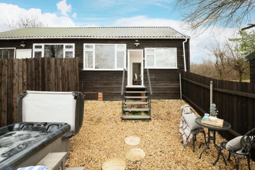 Blandford Saint Mary House | Dreamwood - Woodland Cottage with Private Hot Tub