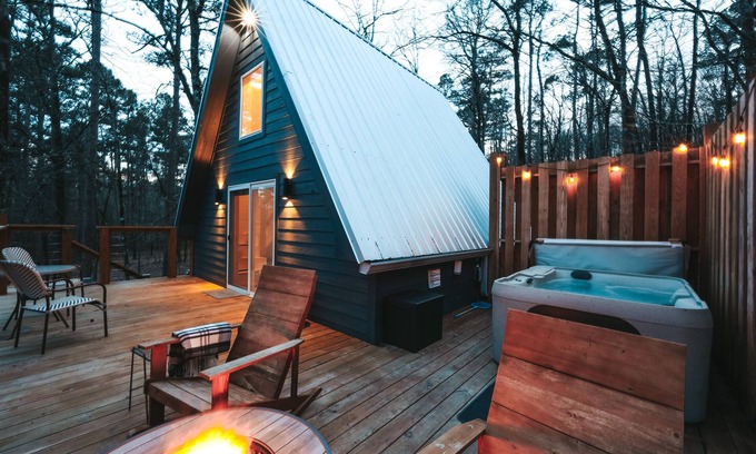 Royal Cabin | Dreamy A-Frame w/hot tub-Near Pristine Lake Ouachita and Hot Springs National Pk