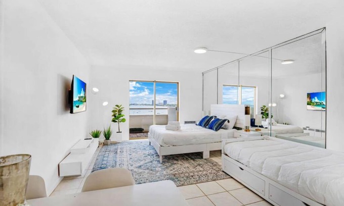 North Bay Village Apartment | Dreamy beach flat in Miami