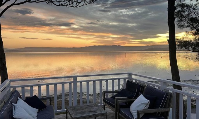 Lake Heights House | Dreamy Lake Retreat & Sunsets