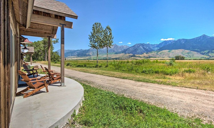 Livingston Cabin | Dreamy Mountain-View Cabin Near Yellowstone!