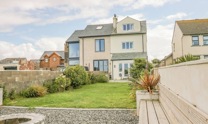 Barrow-in-Furness Cottage | DRIFTWOOD, 23 ROA ISLAND, family friendly in Roa Island