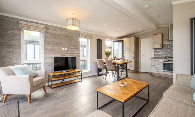 Leiston Cottage | Driftwood Lodge, Sizewell - sleeps 4 guests *Adults only property*