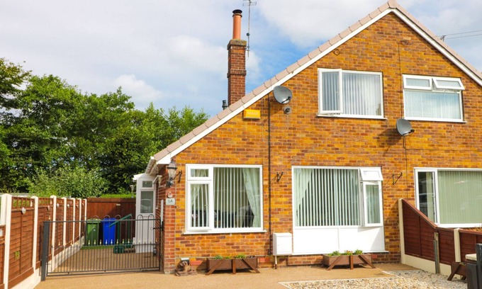 Withernsea Cottage | DRIFTWOOD, pet friendly, country holiday cottage in Withernsea