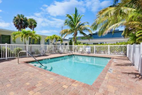 Holmes Beach Hotel | Driftwood Villas at Anna Maria Island Inn