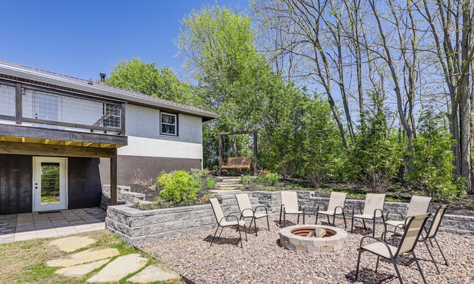 Dry Ridge House | Dry Ridge Farmhouse w/Hot Tub + Game Room!