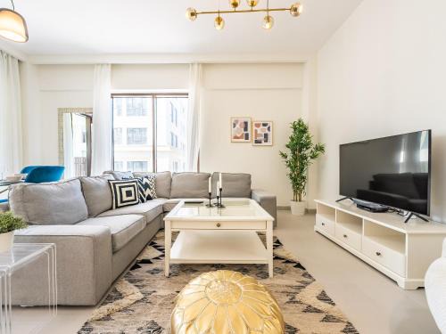 Dubai Apartment | Dubai Creek Gem, Stylish Condo With Two Balconies