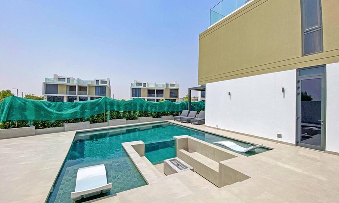 Dubai Villa | Dubai Hills Luxury Villa Complete With car & Driver