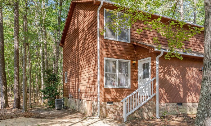 Durham Apartment | Duke 2BR @ American Village Townhouse w/FAST internet