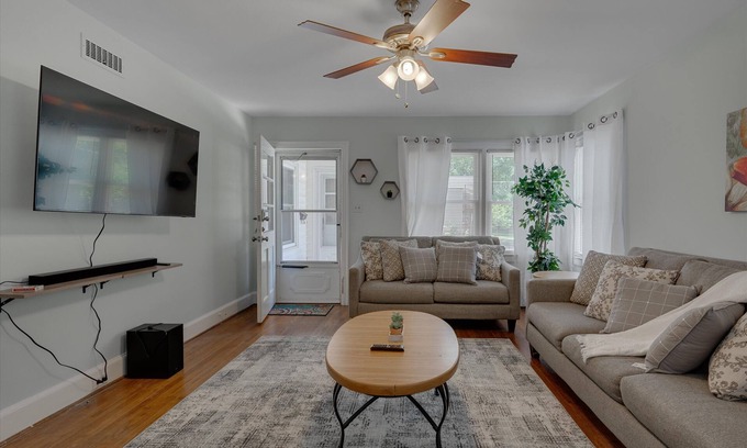 Durham Apartment | Duke East Campus 2BR Buchanan